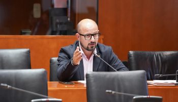 La iniciativa del PAR para fomentar el consumo de fruta y leche aragonesas en los colegios sale adelante en las Cortes